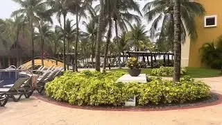 Barcelo Maya Palace Main pool and pool bar