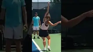 The back view of a Sharapova serve is MAGIC💪 💪#mariasharapova  #tennisgirl🔥slow motion🔥#betterbodies