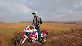 Honda Africa Twin XRV 750 RD04, Morning Coffee