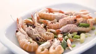 Cigala con ajos tiernos y guindilla