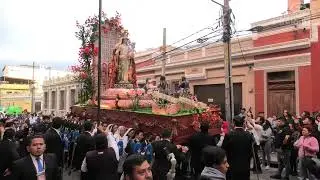 2026-01-11 Virgen de los Pobres por el Arco de correos