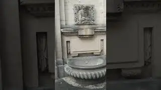 This Spitting Fountain Sculpture in Brussels, Belgium was filmed on 28-09-2022.