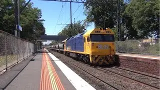 BL32 Glides through Murrumbeena with the APEX Rock Train