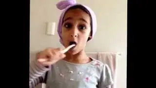 Paola Rodriguez clases de cepillado de dientes plus