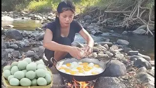 Cooking Crabs and Eggs using primitive skill and Eating for lunch