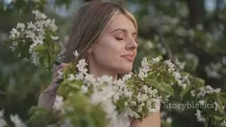 Ali F-M&rsquo;s Cherry Blossom Singing Mystery EXPLAINED in 2 Minutes!