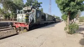 37UP Baba Fareed Express | HGMU 30r 8207 | Departure from Rahim Yar Khan Railway station