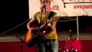 Jessi Lynn sings 