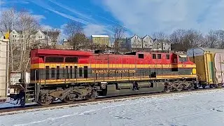 KCS AC44CW Trails as Mid DPU with Cool Graffiti on NS 11N