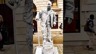 How Silverman Statue works in Covent Garden.#silvermanstatueofficial