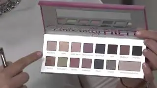 IT Cosmetics The Romantics Naturally Pretty Matte Palette w/Brush with Sandra Bennett