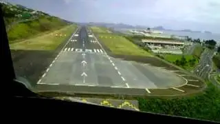 Landung am Flughafen Madeira.AVI