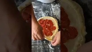 Pizza de pepperoni com borda de  Catupiry 😍 #pizza #pizzadelivery #pizzaria #pizzariadelivery