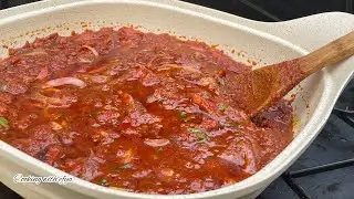 КАК ПРИГОТОВИТЬ САМОЕ ВКУСНОЕ ТУШЕНОЕ БЛЮДО ИЗ КУРИЦЫ С СОСИСКОЙ ПО-ГАНСКИ | ТОМАТНОЕ ТУШЕНОЕ БЛЮ...