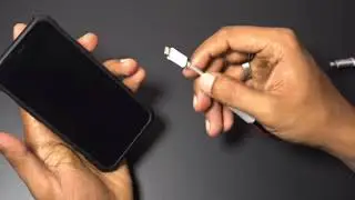 Connect pendrive to iPhone with this device and expand storage / link in description