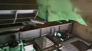 A device that evenly distributes and loads dehydrated sludge into the arm roll box