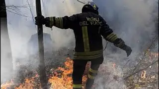VIGILE DEL FUOCO IN AZIONE , INSIEME SU INTERVENTO con la sua telecamera sul casco #pompieri #vvf