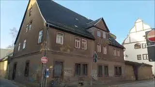 Die H&auml;user der Johannisgasse in Saalfeld im Dezember 2023