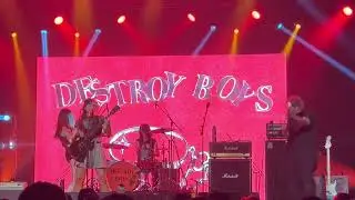 Destroy Boys - Te llevo conmigo - Live at Coachella 2023 W1