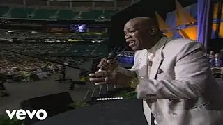 Bill & Gloria Gaither - Peace in the Valley [Live] ft. Romance Watson