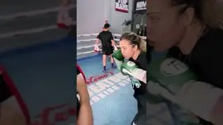 🇮🇹 WBC Latino Featherweight Champion putting in some work in the orthodox stance👊👊
