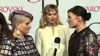 2015 CFDA Fashion Awards - Kelly Osbourne Talks with Tabitha Simmons
