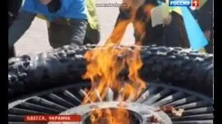 Соратница Кличко сожгла георгиевские ленточки в Вечном огне