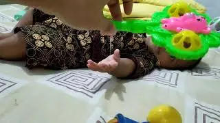 Gendut mama lagi belajar tengkurep lucu banget, batik kece dach anak mama