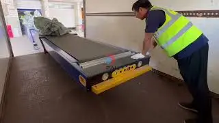 Telescopic belt conveyor for loading and unloading goods from truck or container