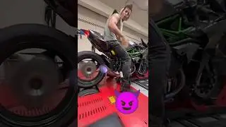 KTM Duke 1290 versus Kawasaki Ninja h2r