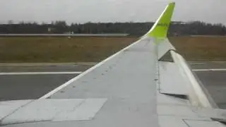 Boeing 737 is landing in Riga