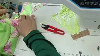 Att hanger loop to lining shoulder - Gắn d&acirc;y treo bấm khuy n&uacute;t v&agrave;o vai l&oacute;t - Lly021182