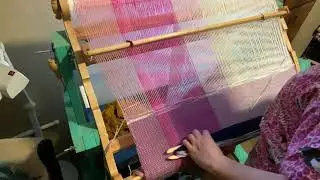 Weaving : weaving on 32 inch Kromski Loom