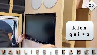 28 Un coin télé dans mon fourgon aménagé