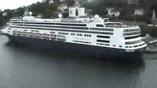 HAL Rotterdam and P&O Azura giving each other the 'horn'.