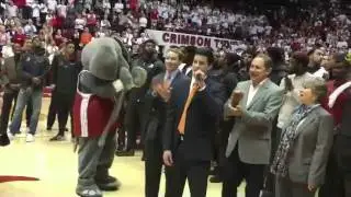 Auburn students sing 
