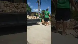Kegiatan Munggu Pagi Membuang Puing Bangunan 