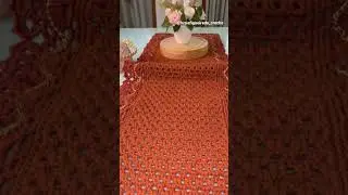 Trilho de mesa Floratta! Tamanho: 150cm x 35cm.  Cor: T&acirc;mara - fio barroco.