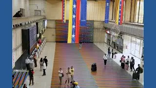 Trump tells airlines to consider Venezuelan airspace closed