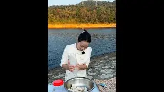 霉豆腐是强大的&ldquo;天然味精&rdquo;，能赋予菜肴浓郁的咸鲜味。#霉豆腐 #沉浸式体验 #美食美景 @DOU+小助手 @抖音创作小助手