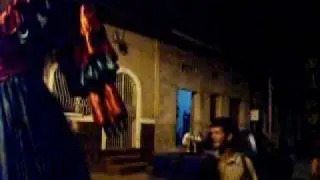 la gigantona y el enano cabezon.AVI