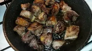 Жарим мясо яка.