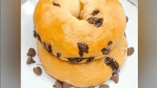 Reviewing Chocolate Chip Bagels For The First Time 