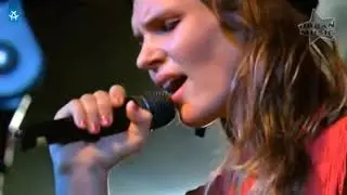 The D&oslash; - Travel Light