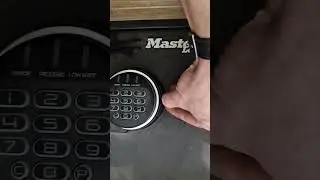 Замена батарейки в сейфе Sentry или Master Fire Safe.