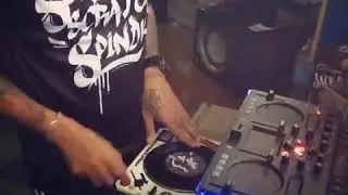 Using KORG KAOSS DJ in creating some trippy background tracks