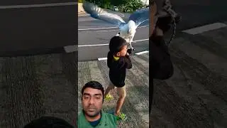 चील को बुलाते हुए नन्हा बच्चा 😲🦅 | Child Calling Eagle Amazing Moment