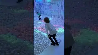 WONDR Amsterdam Epic ball pit slow motion