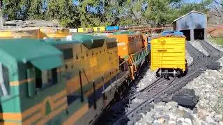 G Scale Maine Central Mountain division, Guilford sd45s and Mec geeps heavy freight action