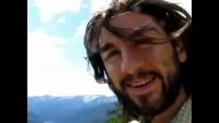 Un MagoZichele teso dall'emozione, durante il pranzo della tappa 0 dell'Alta Via del Mago.